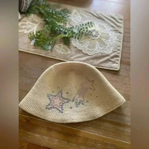 Urban Outfitters Gabbi Rhinestone Bucket Hat In Ivory Celestial NWOT $25 - Picture 2 of 8